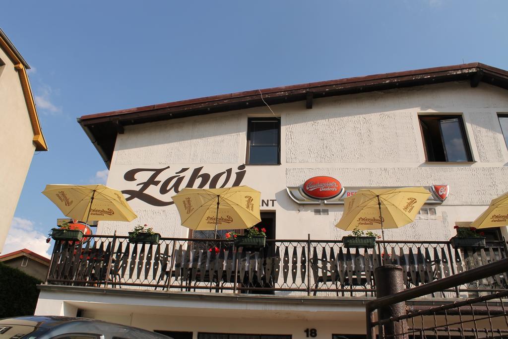 Zaboj Restaurant Hotel การ์โลวีวารี ภายนอก รูปภาพ